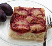 Slivkový (marhuľový) kysnutý koláč